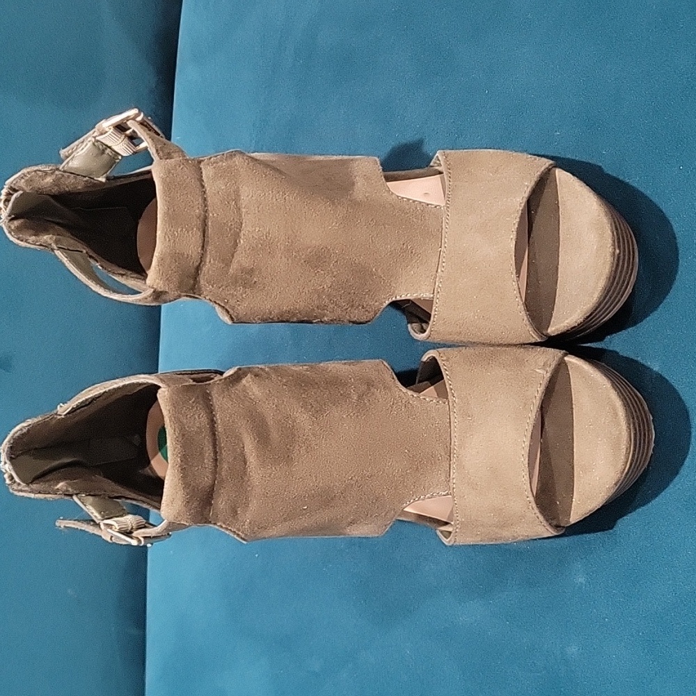 !!Photo does no justice for these wedges!!